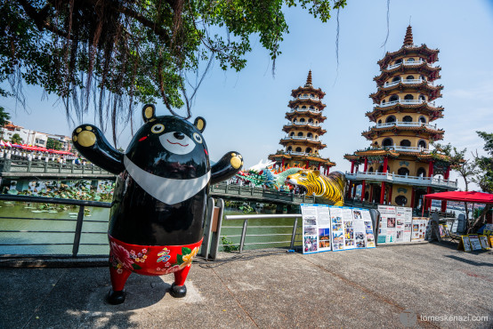 Dragon and Tiger Pagodas on the Lotus Pond in Kaohsiung, Taiwan. Lots of lotus plants...but rarely any flower, this was probably not the right season. :-)